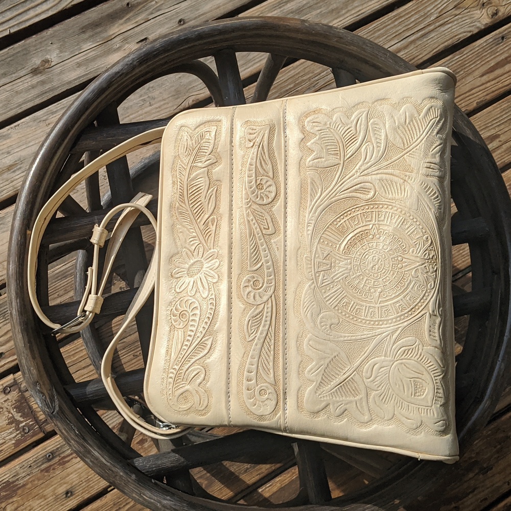Vintage 60's cream tooled leather handbag